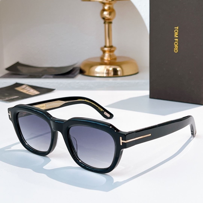 TOM FORD
